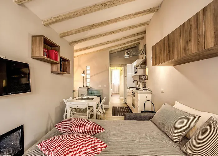 Attic With Terrace By Trevi Fountain